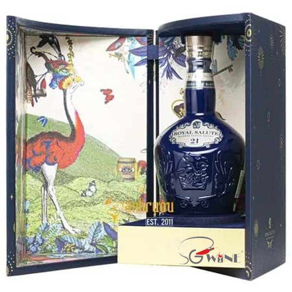 Bên trong rượu Chivas 21 hộp quà tết 2023 ở thị trường Việt Nam