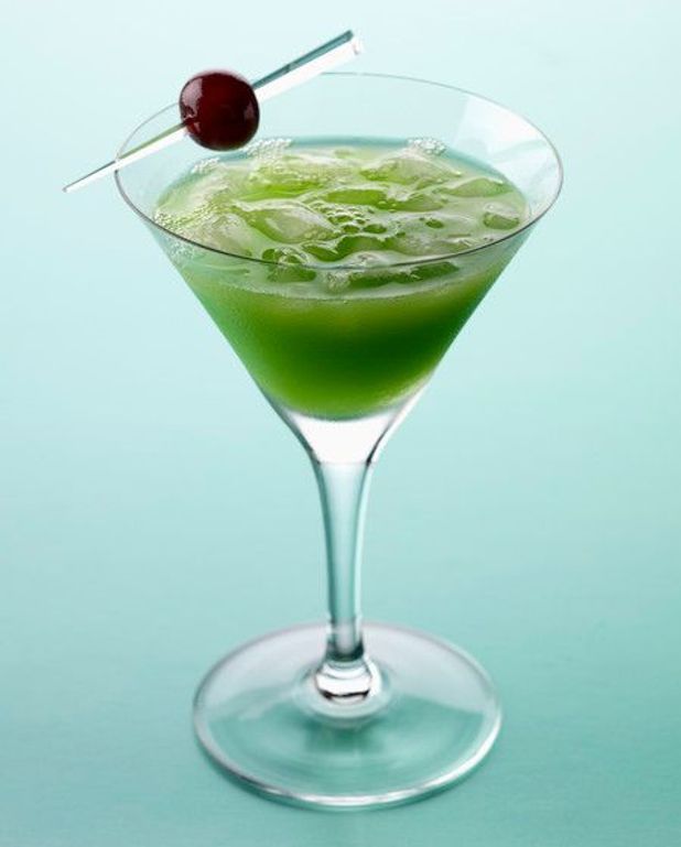 Cocktail jade được làm với rượu Marie Brizard Green Mint