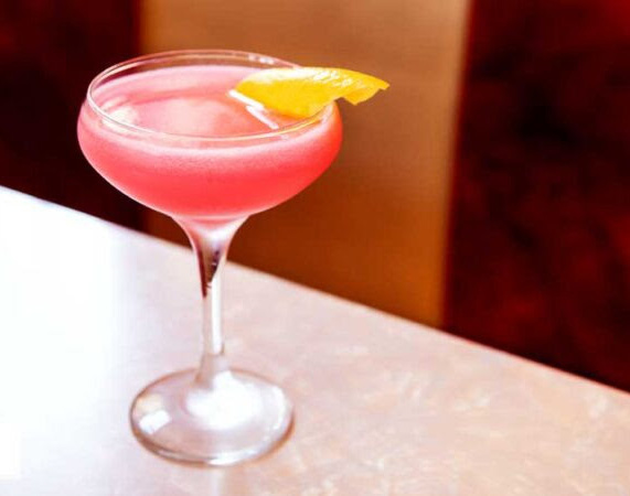 Ly Cocktail Cosmopolitan khi sử dụng rượu Bols 